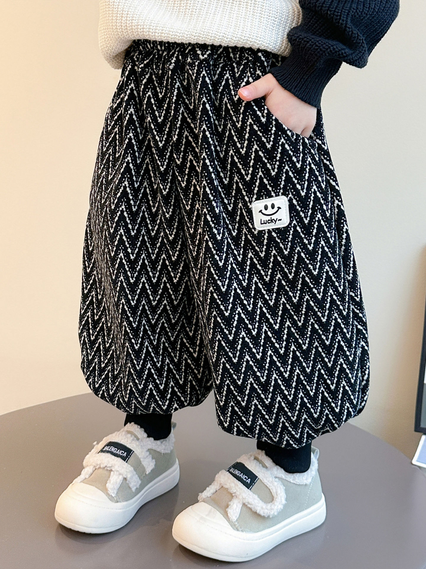 儿童裤子秋季款2025新款女童休闲裤通用小孩冬季宝宝格子裤纯色潮