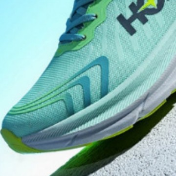 一件代发男款飞织网面透气运动休闲鞋潮流防滑缓震马拉松跑步鞋子