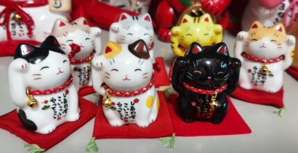 8色 日本药师窑烧陶招财猫摆件 高度约6-10厘米