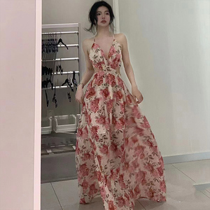 法式复古气质碎花吊带连衣裙女夏季高级性感在逃公主海边度假长裙