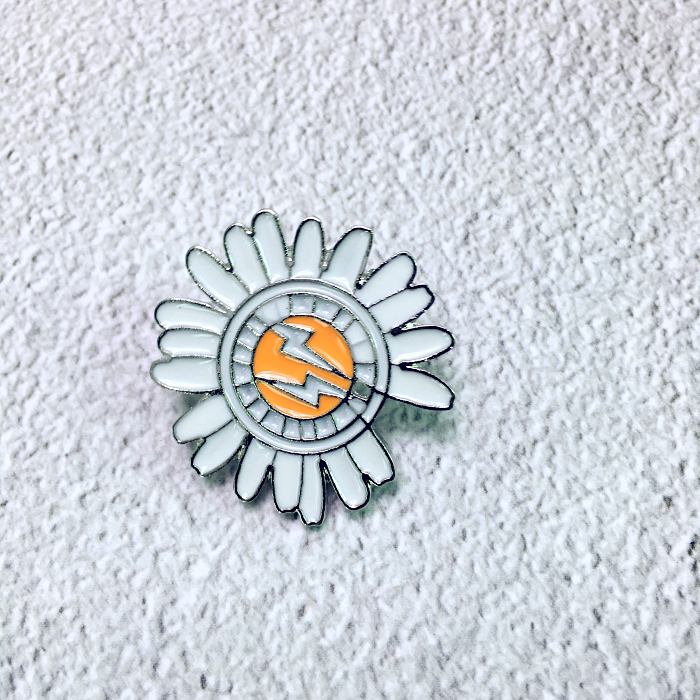 韩派权志龙gd小雏菊胸针可爱日系男女情侣金属徽章闪电别针小饰品