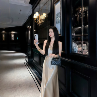 法式 长裙轻奢晚宴礼服 高级仿醋酸缎面香槟色吊带连衣裙女优雅修身