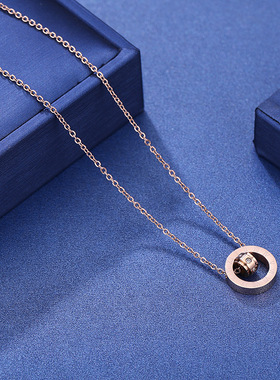 钛钢玫瑰金双环镶钻项链