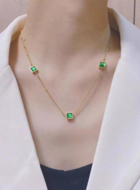 金色复古祖母绿水晶项链