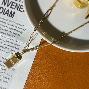 要想解忧唯有暴富 网红暴富小金条钛钢项链双面佩戴AB精致锁骨链