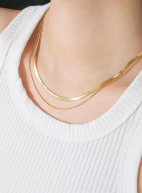 极简风金色蛇骨锁骨链