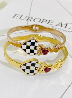 玫瑰金钛钢手镯黑贝棋盘格爱心字