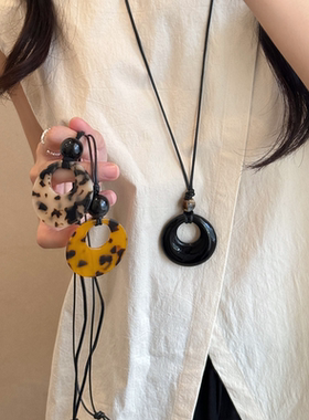 玳瑁色圆圈吊坠项链女轻奢高级感