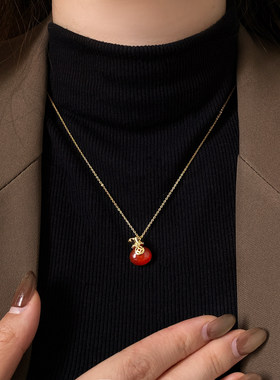 红色小钱币吊坠毛衣链女新年款