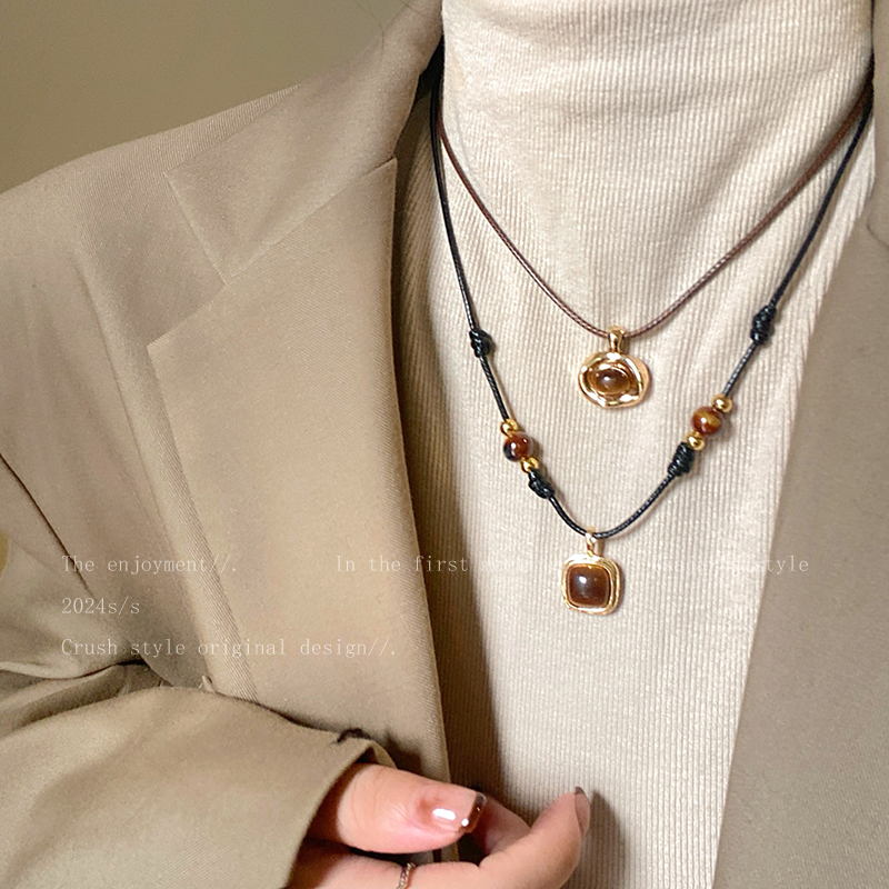 虎眼石吊坠编织皮绳项链女高级感装饰毛衣链复古配饰品