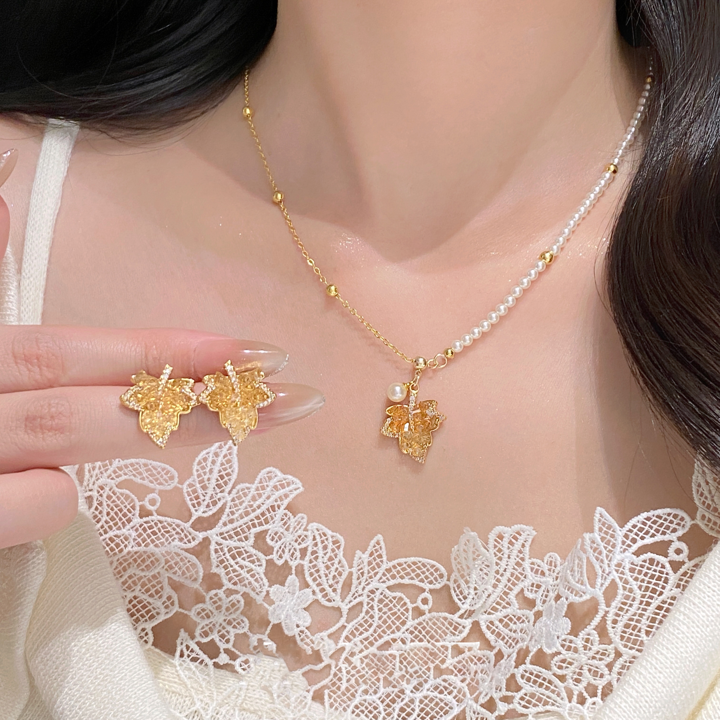 高级感轻奢渐变枫叶锁骨链女款