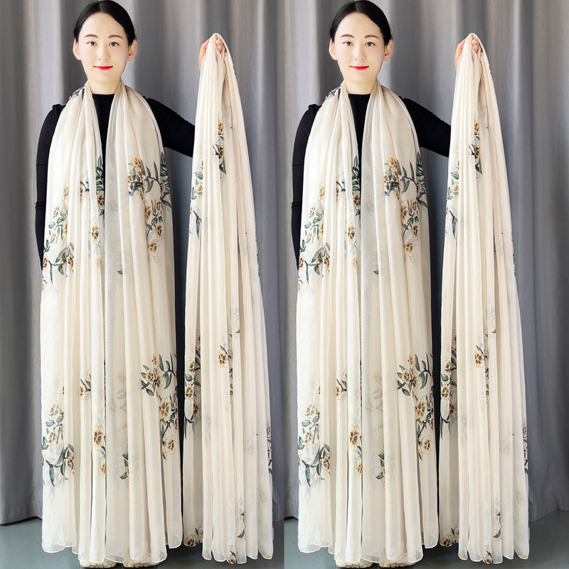 杭州丝巾女新款白色长款围巾春秋韩版百搭沙巾印花披肩防晒沙滩巾