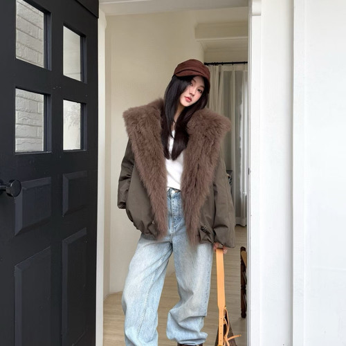 七七店领复古牛角扣保暖羽绒服外套(不可拆卸真狐狸毛毛领)QQA1