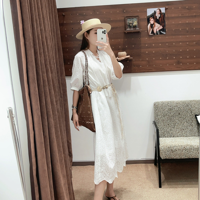 七七式浪漫随性美学度假风刺绣镂空遮肉大码连衣裙(配腰绳)30150