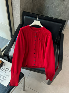 七七设计小众中国红字母刺绣收腰针织开衫（含100羊毛）七M520120