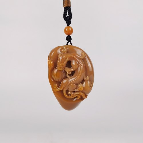 黄龙玉仔料精美天然原雕手饰把件