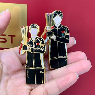 新款莎头组合WTT中国大满贯混双夺冠合金胸针徽章纪念收藏礼物