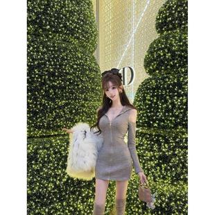yjy*刚柔博弈*古早留子姐灰色驼色露肩连帽拉链包臀连衣裙