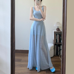 方领蓝色温柔风吊带连衣裙女夏季海边度假气质显瘦小个子中长裙子