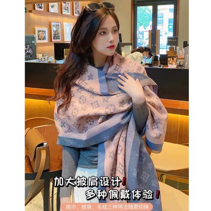 法国轻奢大牌羊绒围巾女2026秋冬新款老花百搭空调房两用披肩围脖