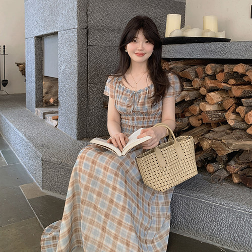 小个子方领格子连衣裙长裙短袖女