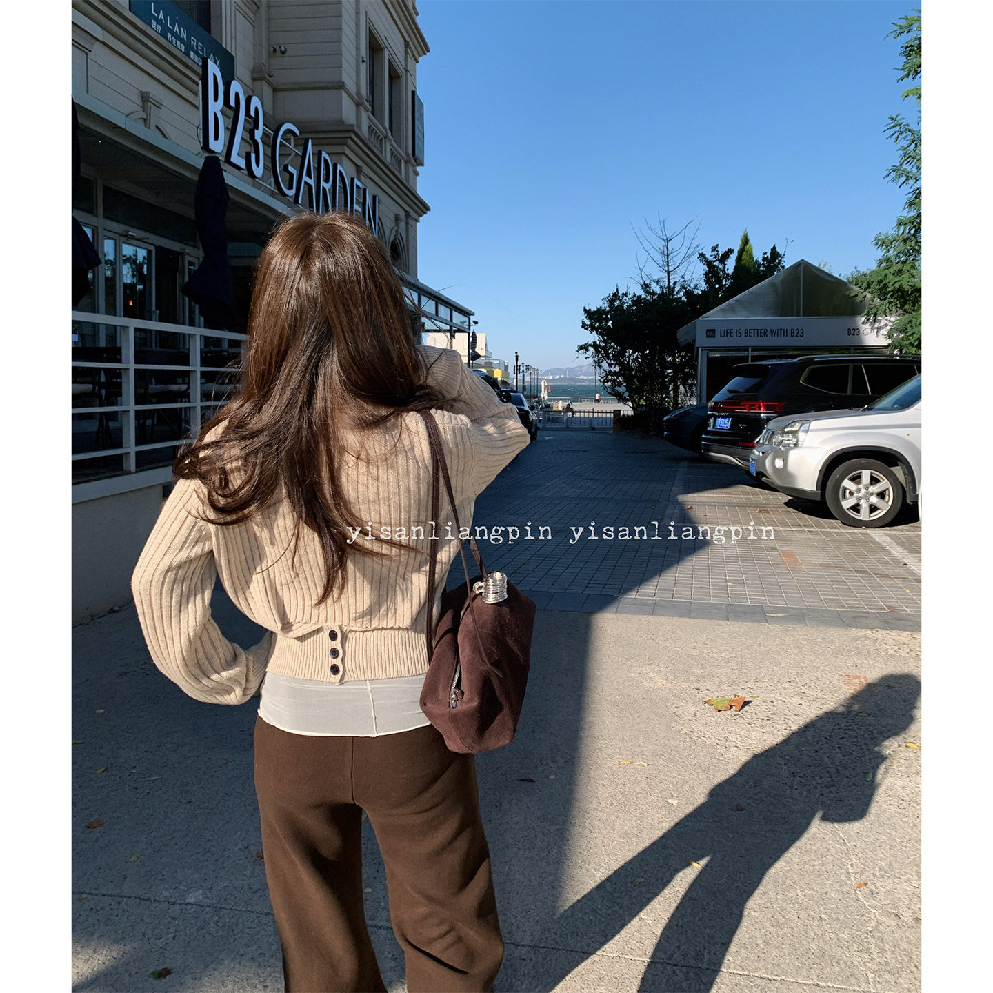 一三良品小个子 v领套头针织衫毛衣女秋冬设计感后背镂空收腰显瘦