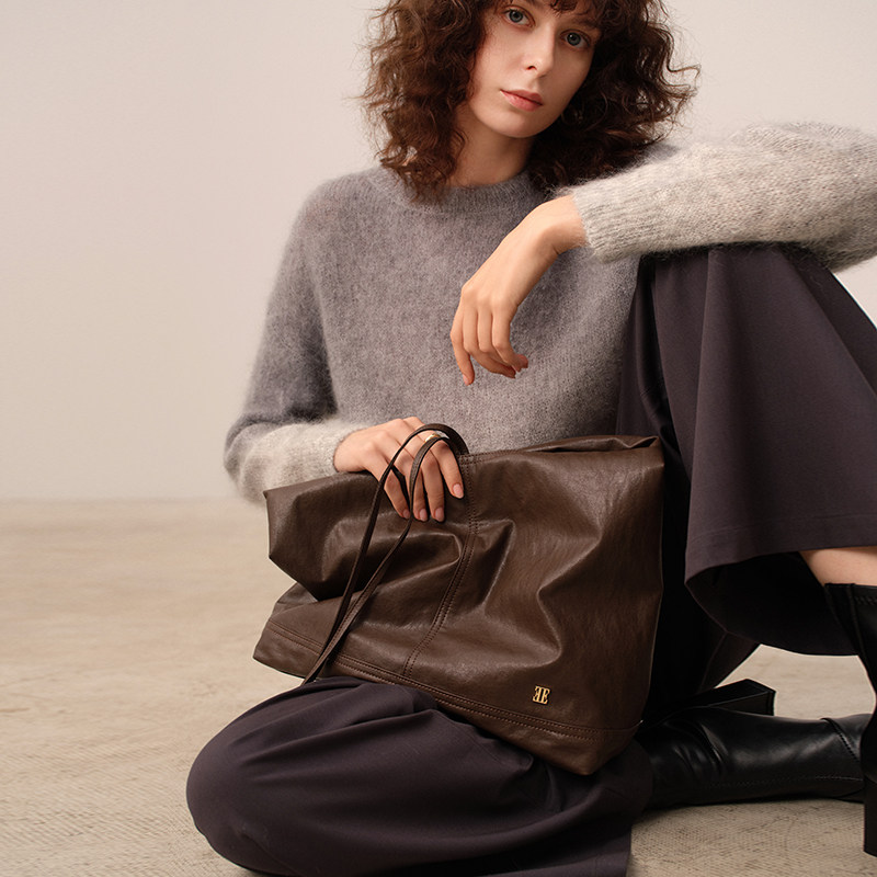 ELLE女包2025新款软身堆堆包购物垃圾袋大容量单肩通勤腋下托