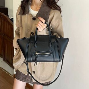 高级感女士囧字包包2026新款蝙蝠翅膀斜挎包女百搭ins手提笑脸包