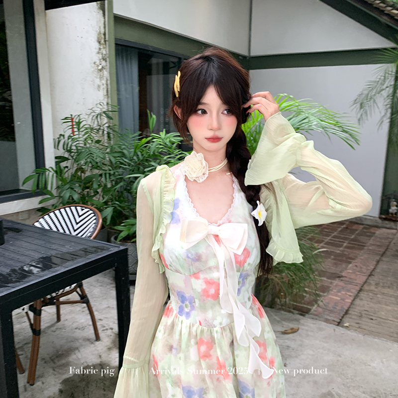 度假风碎花挂脖连衣裙