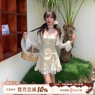 千金瑪?shù)铝?織物豬 甜美風(fēng)碎花吊帶連衣裙女夏荷葉邊開叉收腰短裙