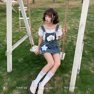 织物猪 少女感一字肩碎花上衣牛仔背带裤 两件套减龄套装 奶甜小狗
