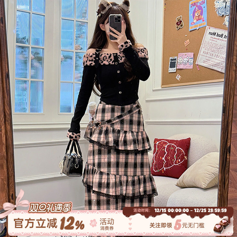 暗黑风挂脖一字肩毛针织衫女