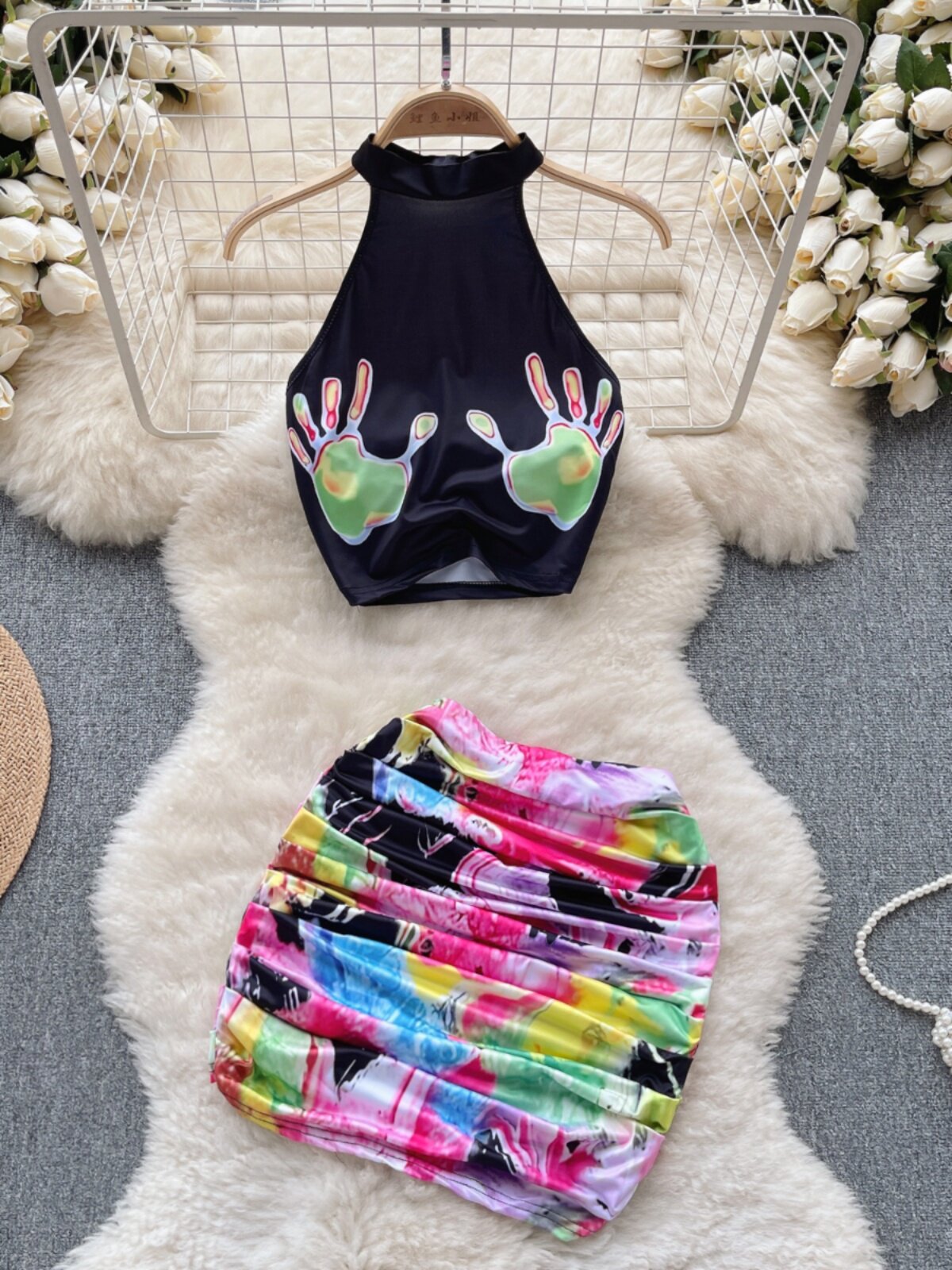 유럽과 미국의 INS 패션 핫 걸 슈트 여성 프랑스 민소매 홀터넥 넥 프린트 탑 + 플리츠 힙 스커트 투피스 세트