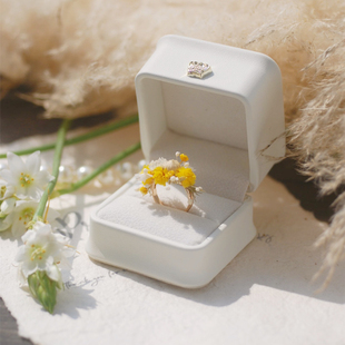 夏日清新森系户外婚礼求婚永生花戒指对戒