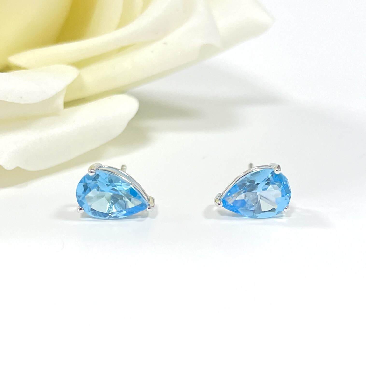 天然托帕石S925银水滴耳钉6*9mm 3ct