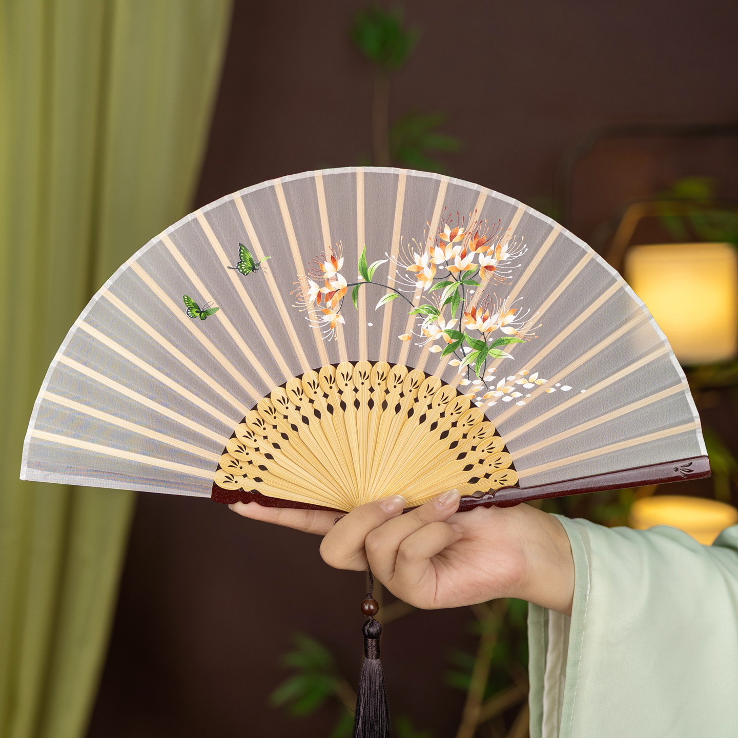 高档印花扇子国风绫绢女折扇古风夏天便携礼物专用舞蹈扇学生拍照