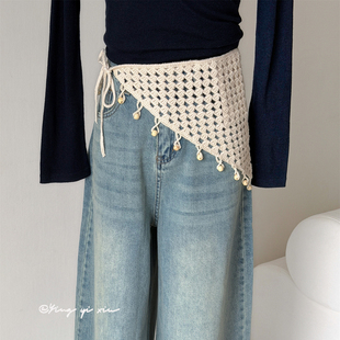 韩系镂空针织三角巾女夏季高级感民族风流苏头巾配牛仔裤叠穿屁帘