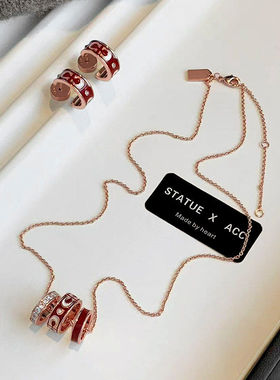 春夏红色珐琅轻奢三圆环字母C