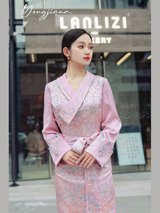 少女感粉色西藏服佩里斯花纹显白减龄毕业高档藏装女