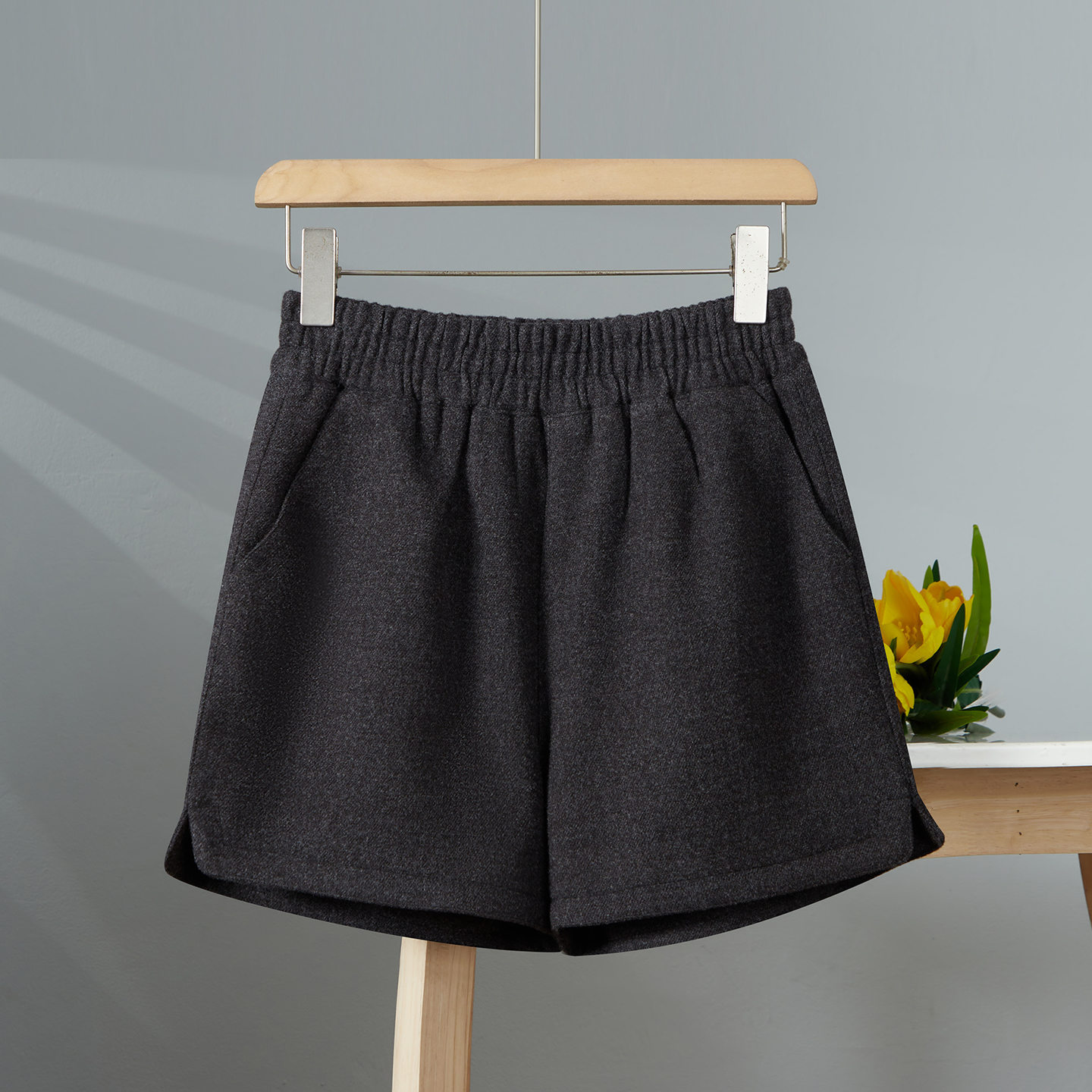 松紧腰毛呢短裤a字女2025