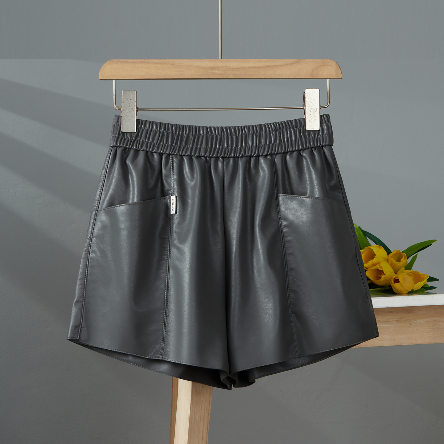 大口袋柔软皮短裤2025秋冬新款松紧腰个性时尚显瘦打底靴裤pu皮裤
