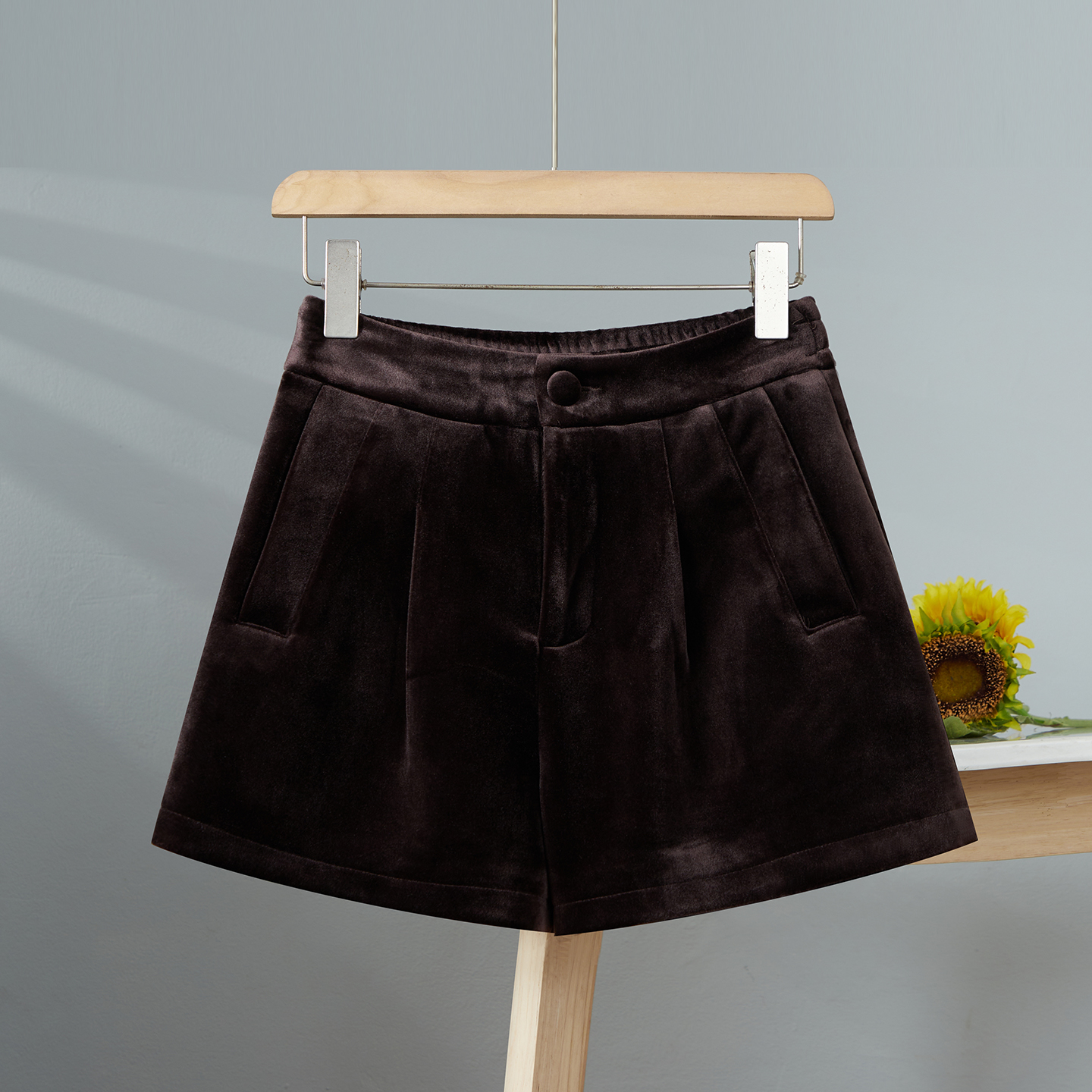丝绒短裤女2025冬新款时髦