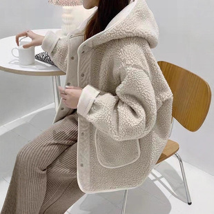 仿羊羔毛连帽外套女秋冬外套纽扣新款韩版小个子宽松显瘦百搭