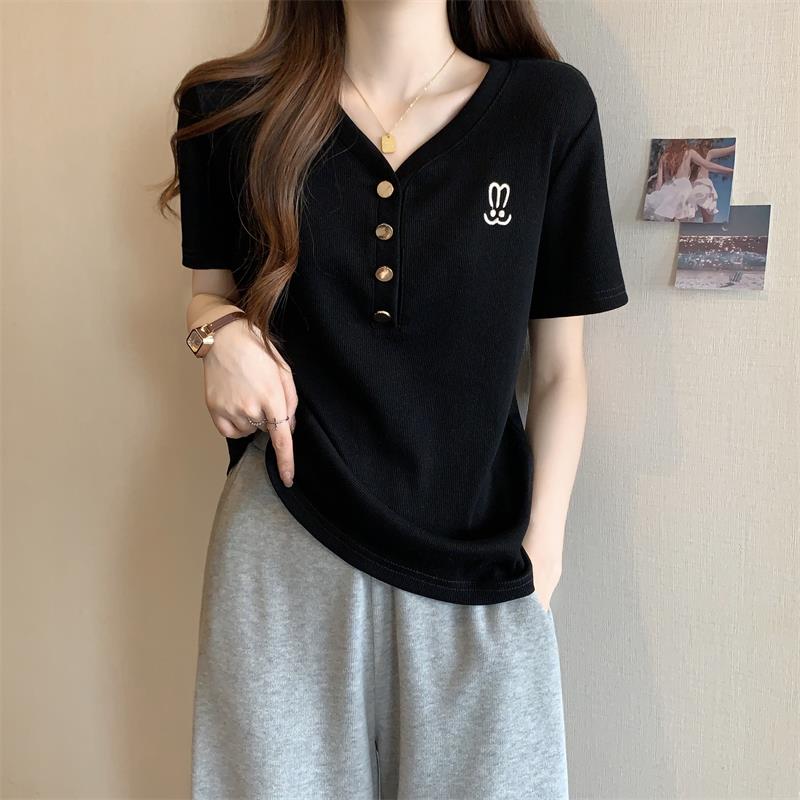 大码胖mm子刺绣V领短袖t恤女夏季新款百搭遮肚子正肩上衣0715d
