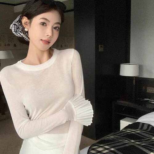 巨好看设计感白色喇叭袖打底衫女内搭早秋季新款修身长袖t恤0905r