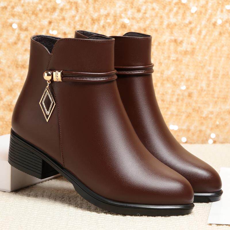 妈妈鞋鞋2025新款中老年女鞋舒适秋冬皮鞋加绒短靴防滑软1029h