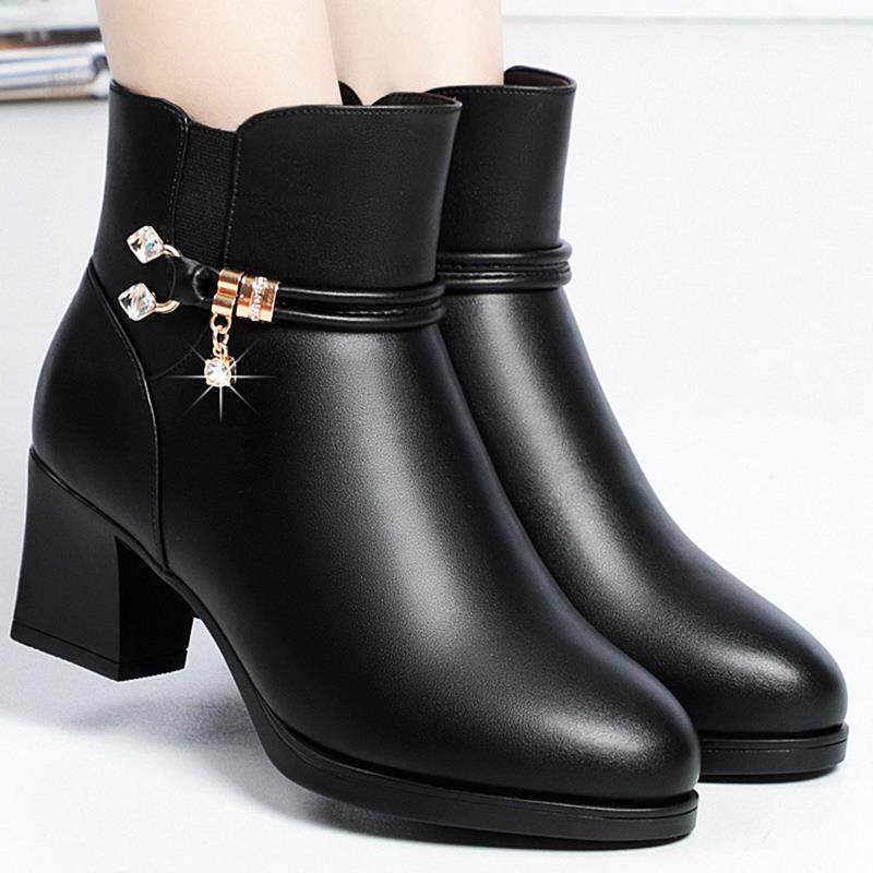 软底防滑中年妈妈鞋女鞋中老年鞋加绒保暖短靴女皮鞋秋冬1029h