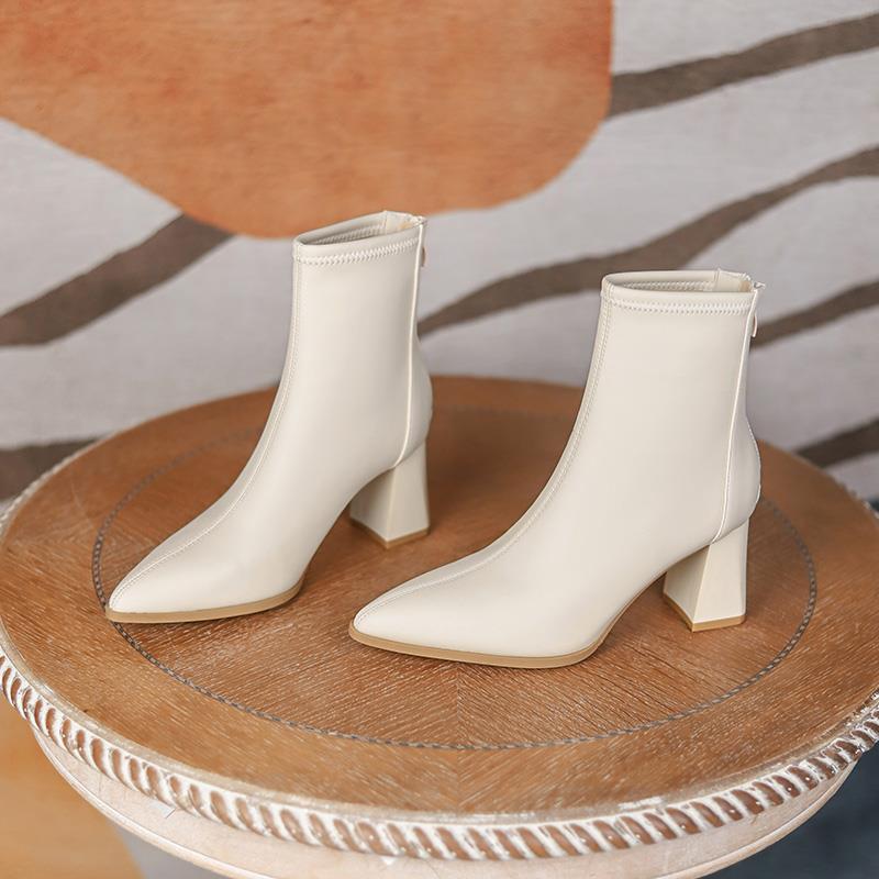 秋冬季白色粗跟小短靴女裸靴马丁靴尖头高跟鞋小个子瘦瘦靴1113n