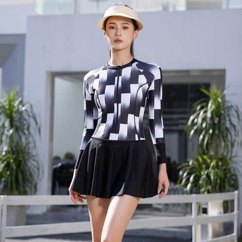 长袖泳衣女士2026新款大码微胖泡温泉连体显瘦冲浪服游0918e