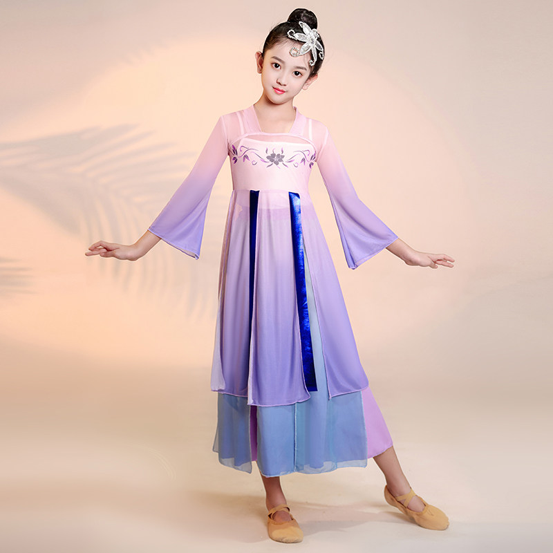 女童古典舞演出服飘逸